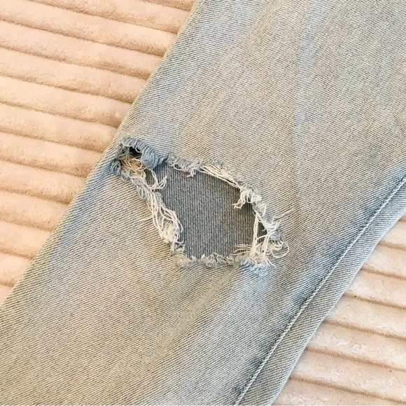 7FAM Luxe Vintage Light Wash Distressed Joesfina Boyfriend Jeans Women’s size 24