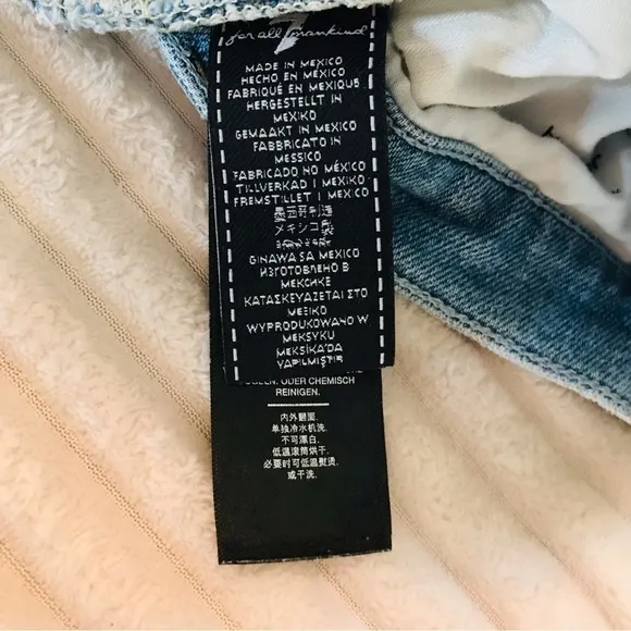 7FAM Luxe Vintage Light Wash Distressed Joesfina Boyfriend Jeans Women’s size 24