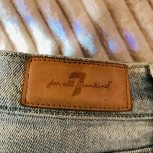 7FAM Luxe Vintage Light Wash Distressed Joesfina Boyfriend Jeans Women’s size 24