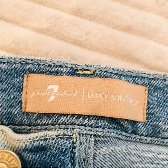7FAM Luxe Vintage Light Wash Distressed Joesfina Boyfriend Jeans Women’s size 24
