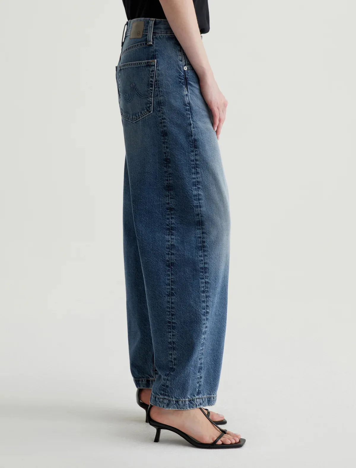 AG Jeans Hattie High-Rise Barrel in Bari