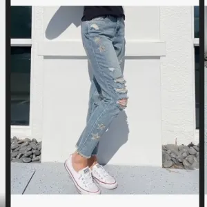 Blank NYC Ludlow Star Child Cropped High Rise Boyfriend Jeans Women’s NW…