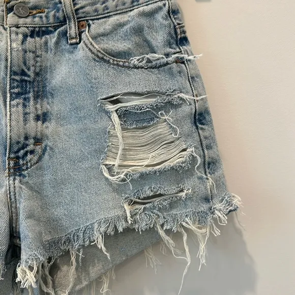 Calvin Klein Jeans shorts | classic 5 pocket jean light stone washed, size 2/4