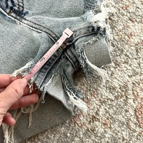 Calvin Klein Jeans shorts | classic 5 pocket jean light stone washed, size 2/4