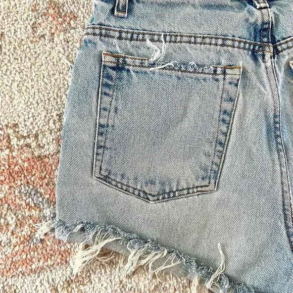 Calvin Klein Jeans shorts | classic 5 pocket jean light stone washed, size 2/4