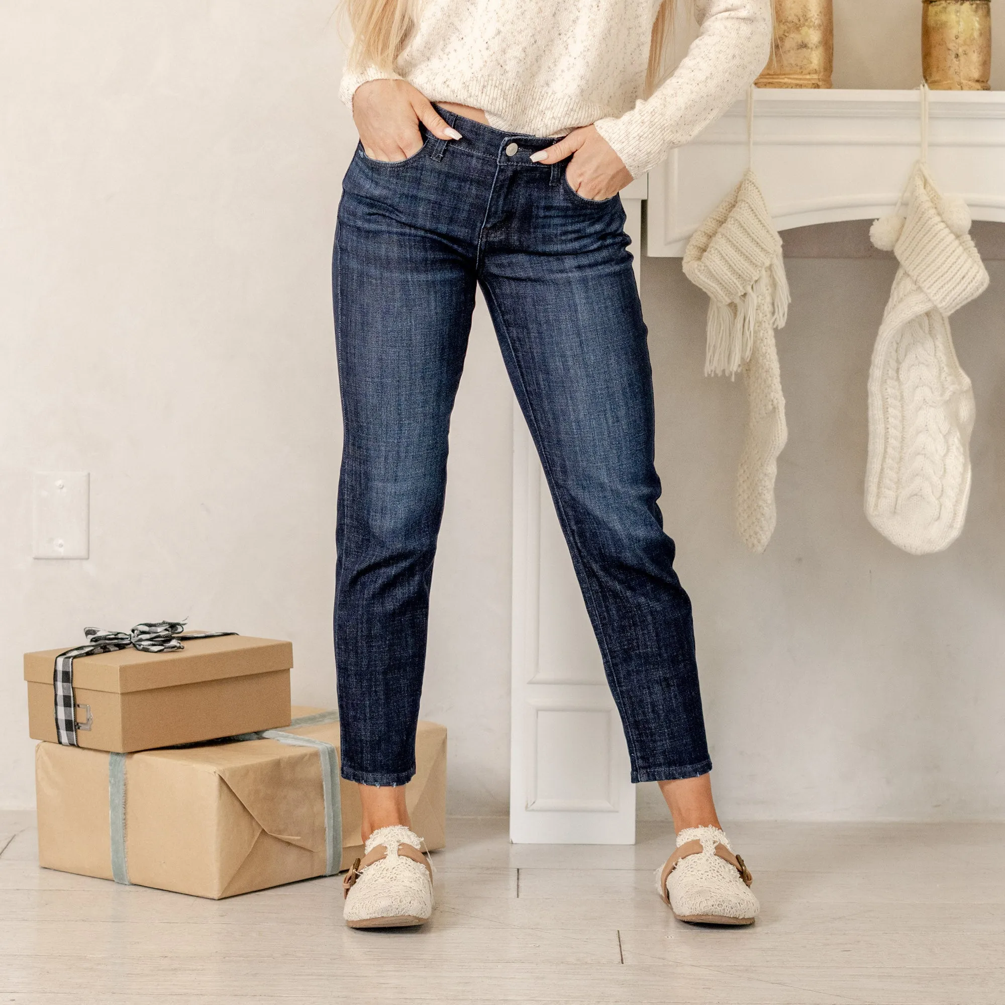 Delvey Mid Rise Boyfriend Jeans