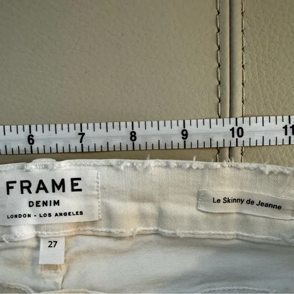 Frame Le Skinny de Jeanne White Distressed Stretchy Skinny Jeans (US 27)