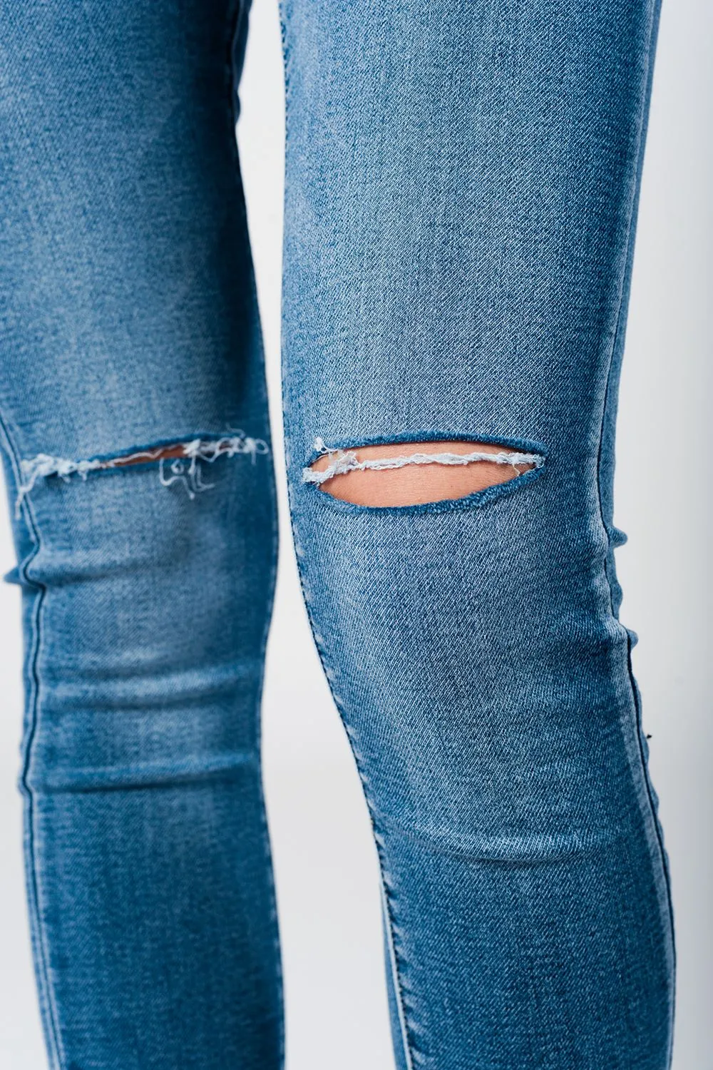 Frayed Hem Distressed Skinny jeans in Midwash
