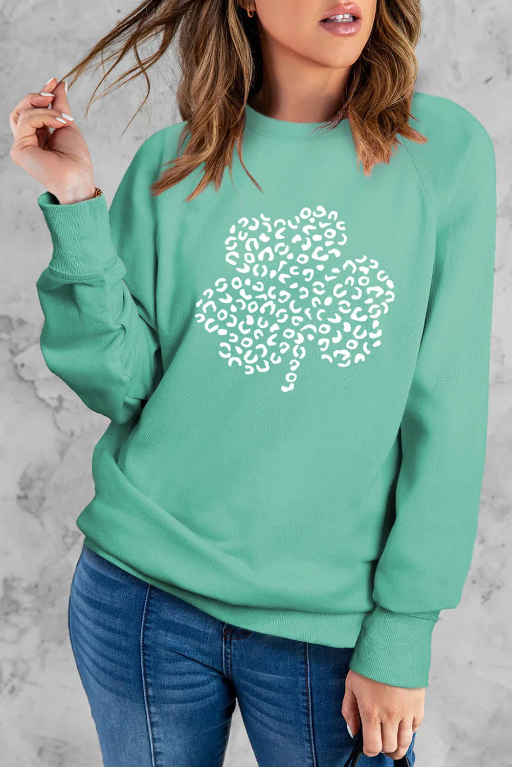 Green Leopard Clover Print Long Sleeve Sweatshirt