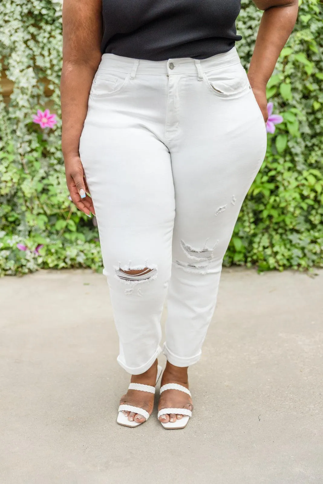 Hazel Blues® | Mid-Rise Boyfriend Destroyed White Jeans
