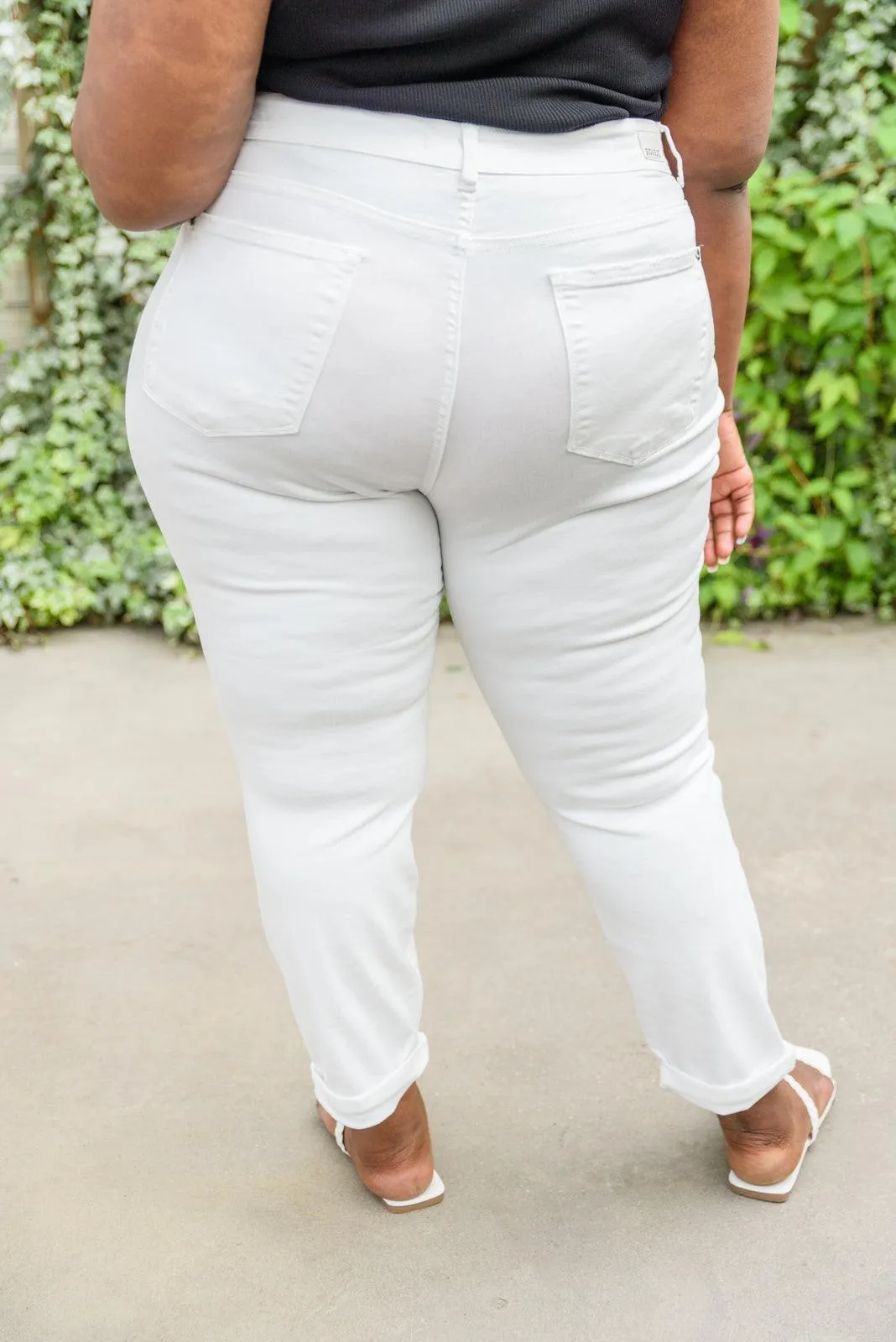 Hazel Blues® | Mid-Rise Boyfriend Destroyed White Jeans