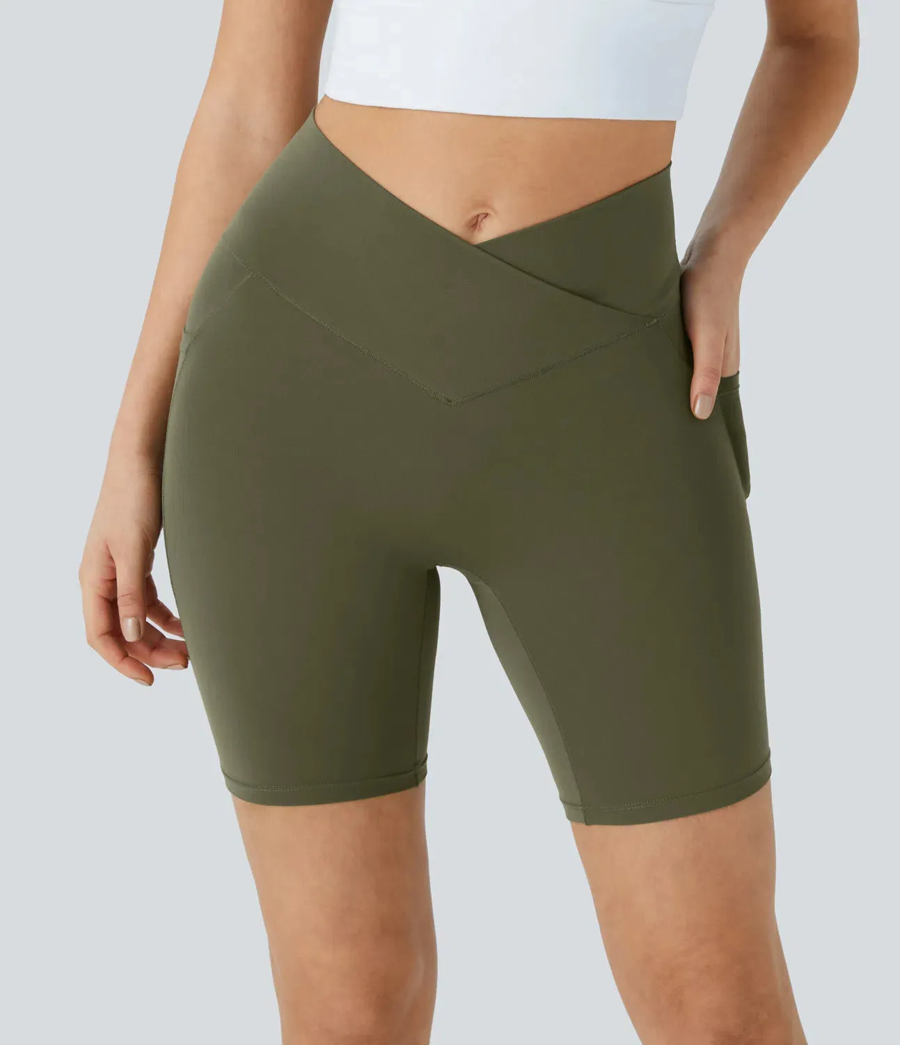 High-Waisted Crossover Yoga Biker Shorts – Leak Protection & Side Pocket (7”)