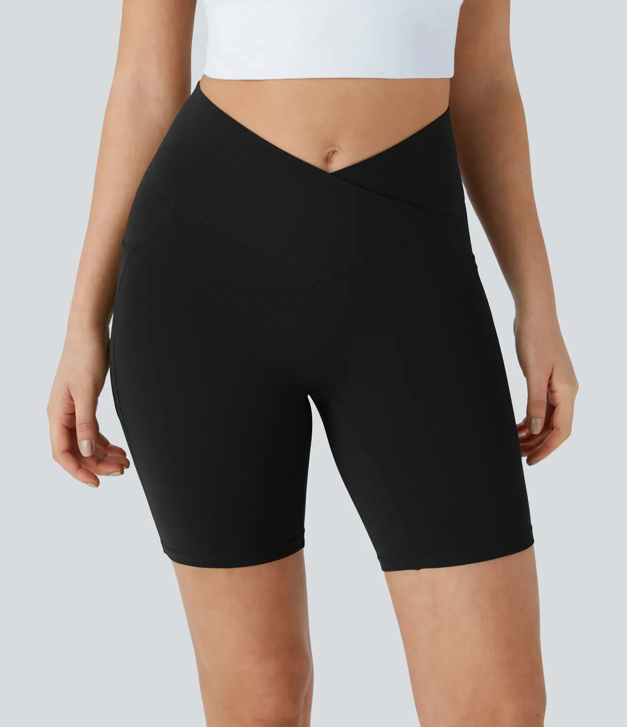 High-Waisted Crossover Yoga Biker Shorts – Leak Protection & Side Pocket (7”)