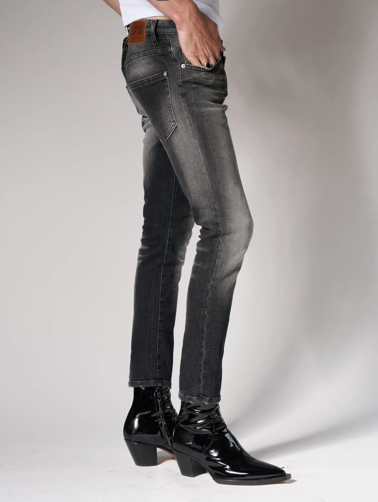 JOHNNY SKINNY JEANS IN FADED BLACK