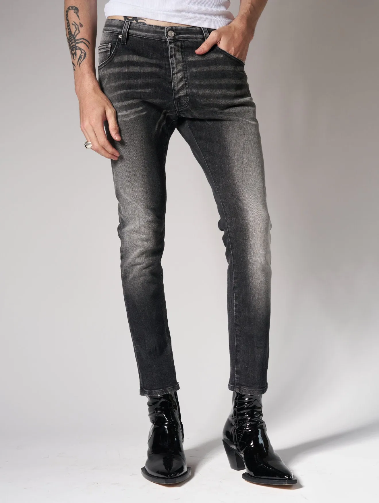 JOHNNY SKINNY JEANS IN FADED BLACK