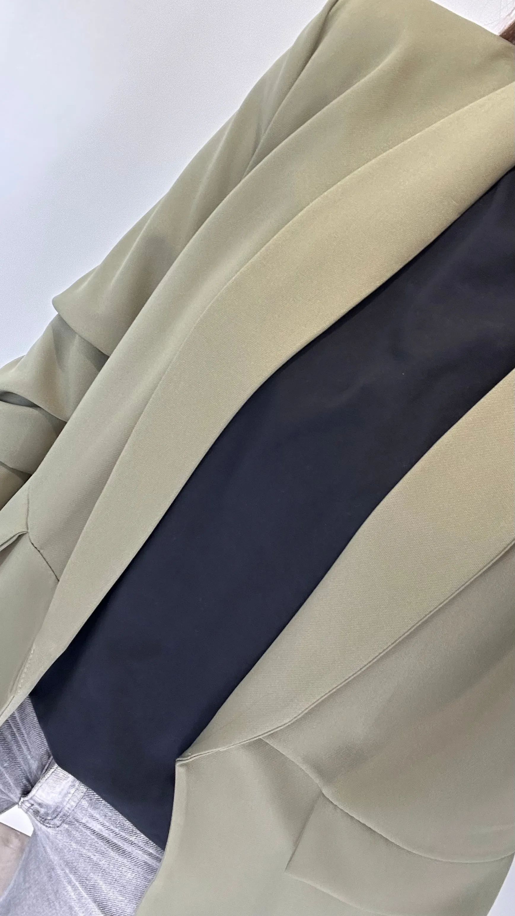 KHAKI RUCHED SLEEVE BLAZER