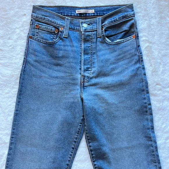 Levi's Ribcage Straight Ankle Jeans