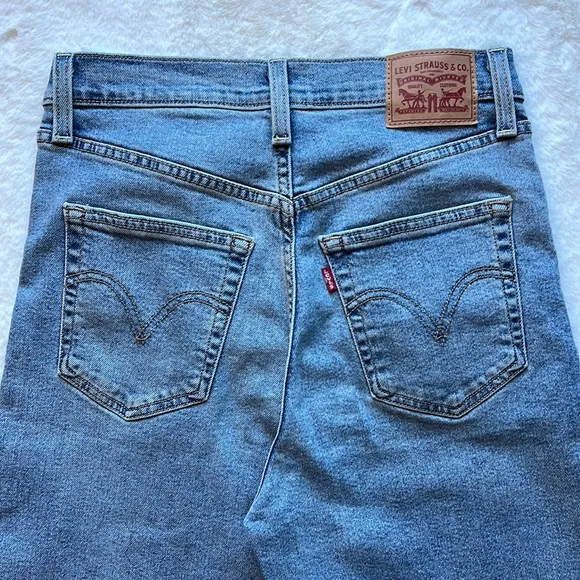 Levi's Ribcage Straight Ankle Jeans