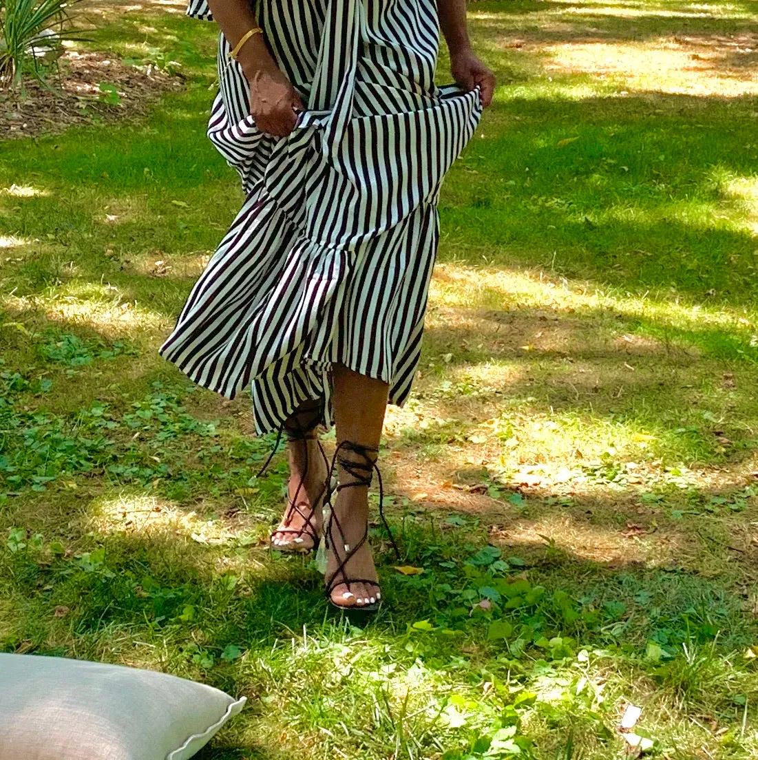LORI (black) tie up sandals
