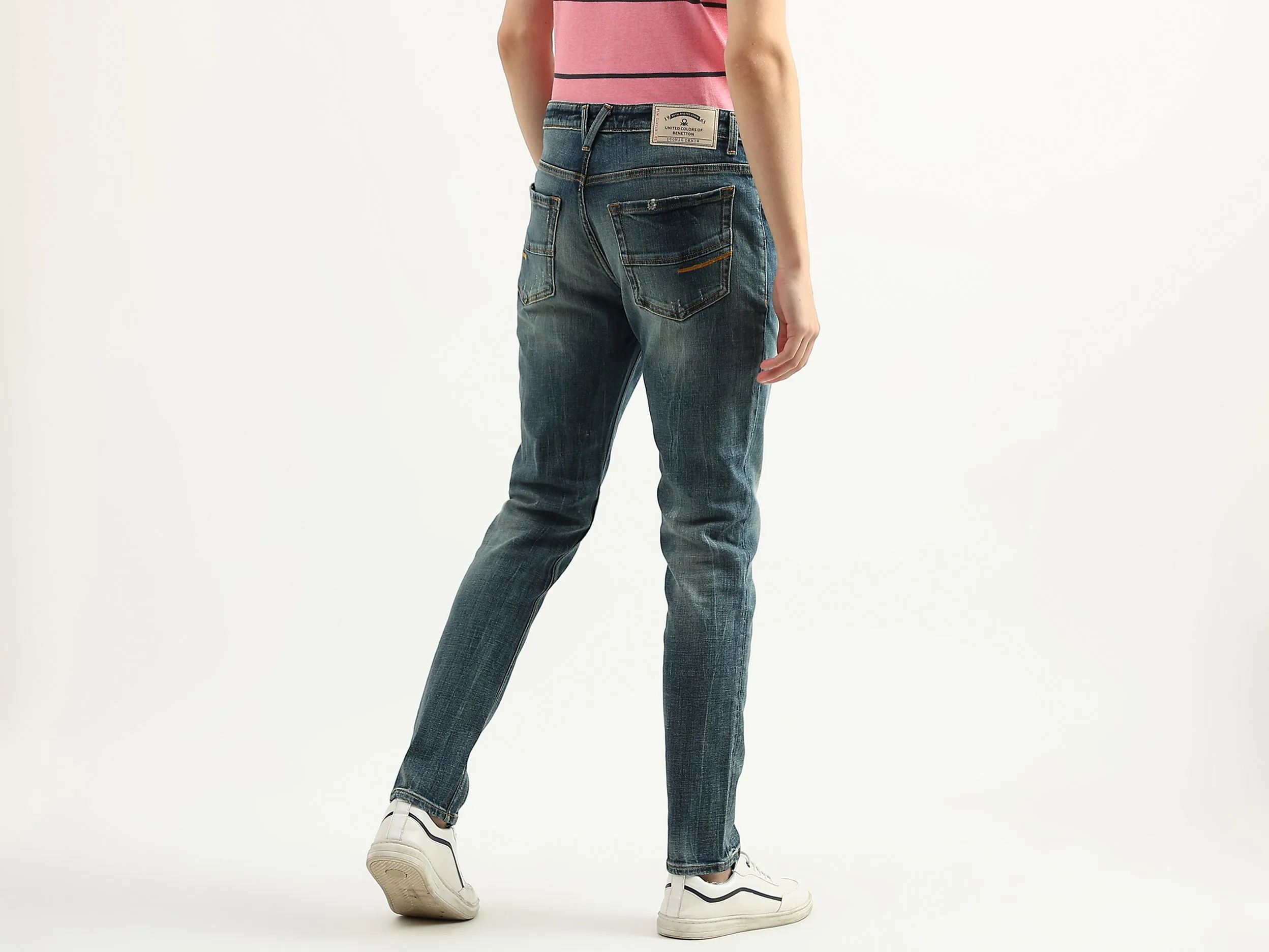 Men Solid Slim Tapered Fit Jeans