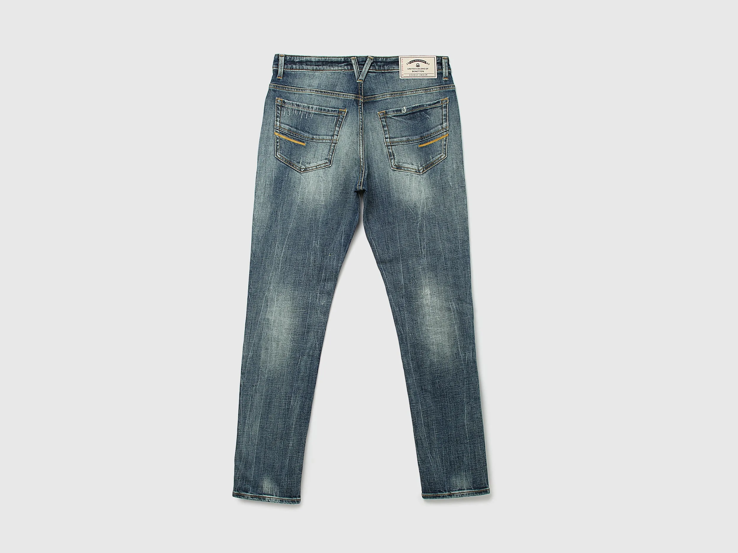 Men Solid Slim Tapered Fit Jeans