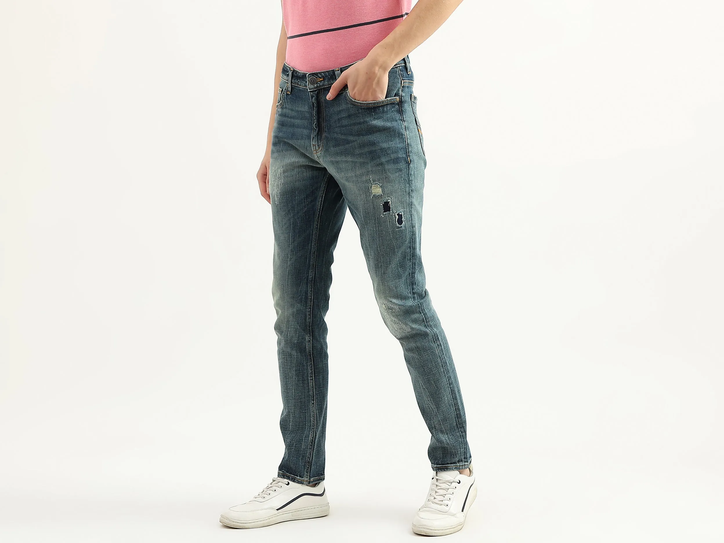 Men Solid Slim Tapered Fit Jeans