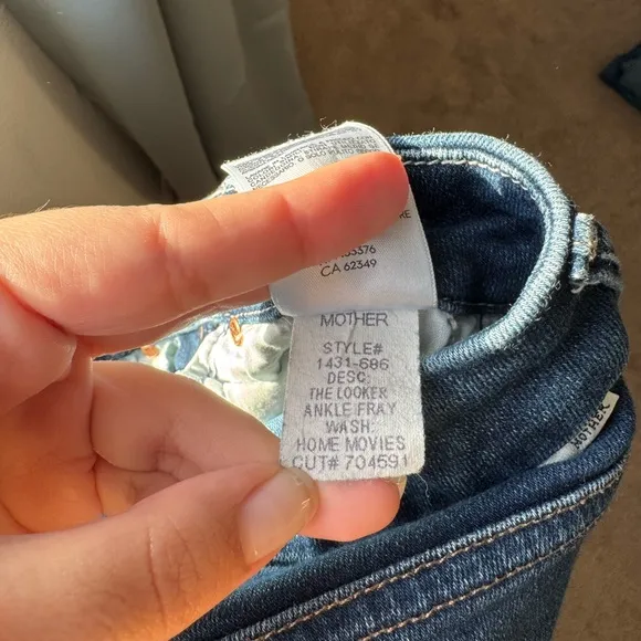 MOTHER Looker Ankle Fray Jeans Size 25