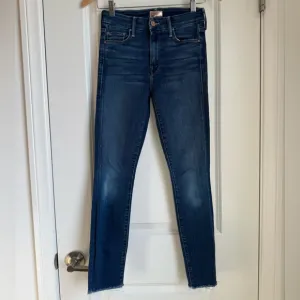 MOTHER Looker Ankle Fray Jeans Size 25