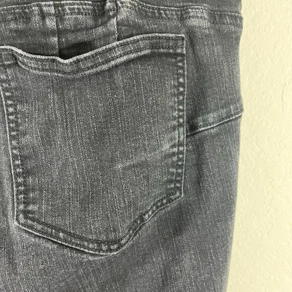 NWOT Torrid Women's Bombshell Skinny Premium Stretch High Rise Destructed Jeans