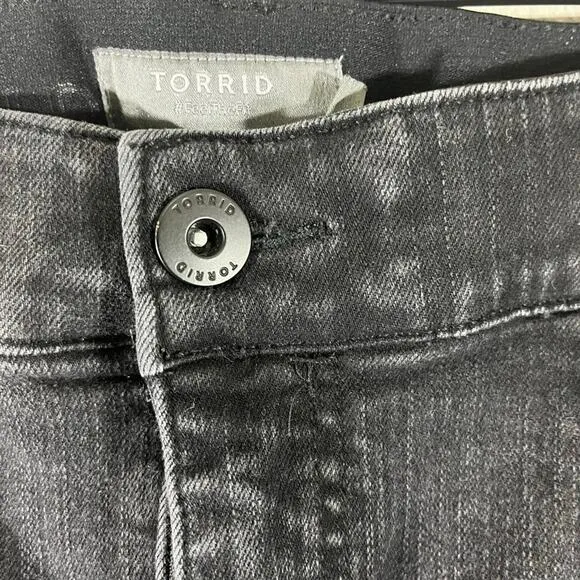 NWOT Torrid Women's Bombshell Skinny Premium Stretch High Rise Destructed Jeans