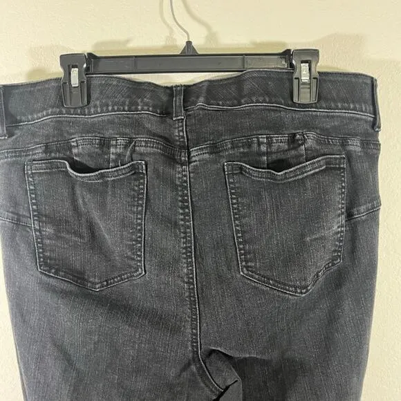NWOT Torrid Women's Bombshell Skinny Premium Stretch High Rise Destructed Jeans