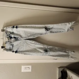 Nwt. L’agence ripped light weight jeans size 25
