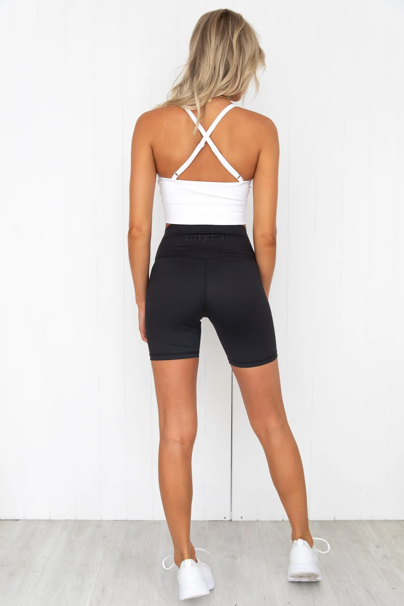 Studio Crop - White