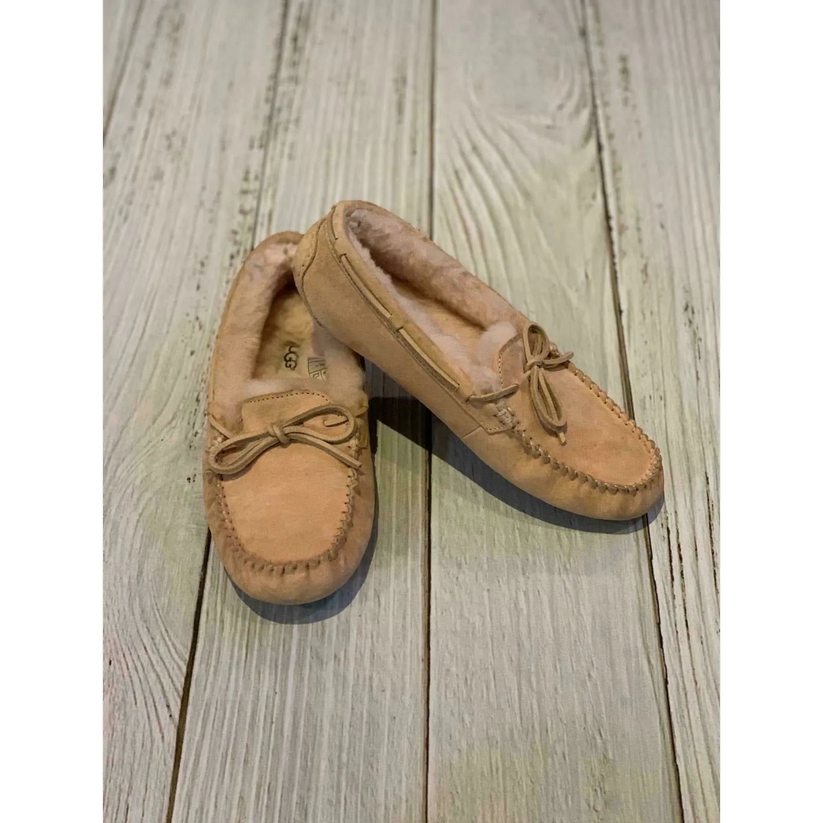 UGG Australia DAKOTA Chestnut SHEEPSKIN MOCCASIN 5612 Women's Shoes Size 9