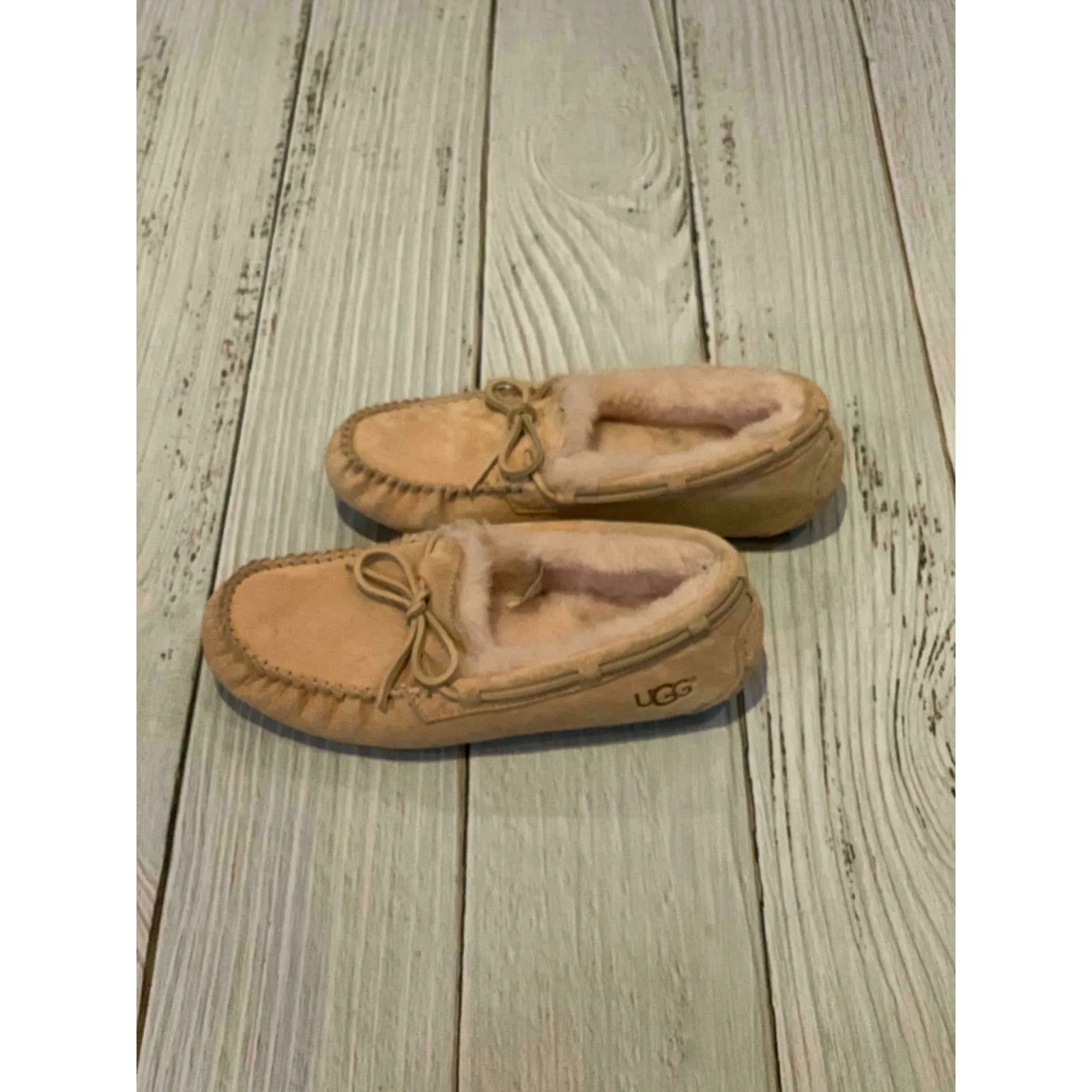 UGG Australia DAKOTA Chestnut SHEEPSKIN MOCCASIN 5612 Women's Shoes Size 9