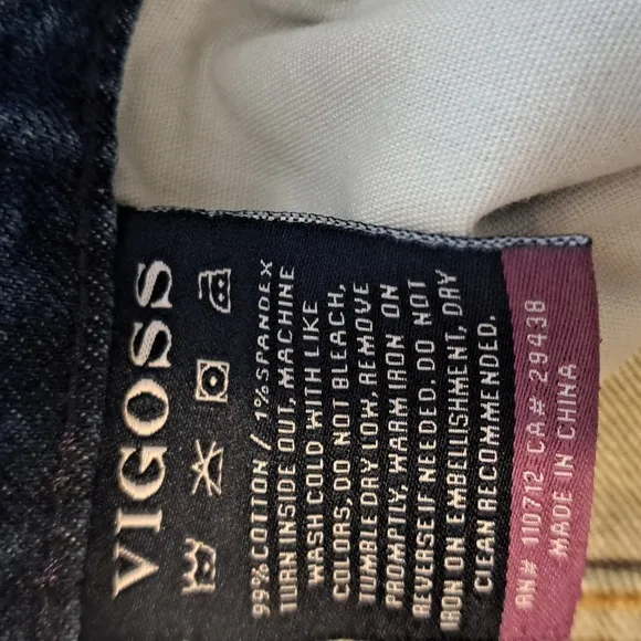 VIGOSS FRIDAY BOYFRIEND JEANS.  SIZE 28 ( WAIST 31)]